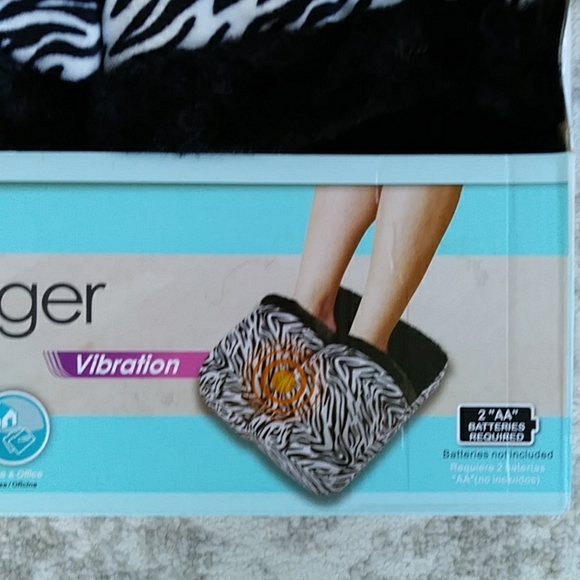 NWOT Health Touch Vibrationg Foot Massager with Comfort Fabric Black White - Picture 4 of 16